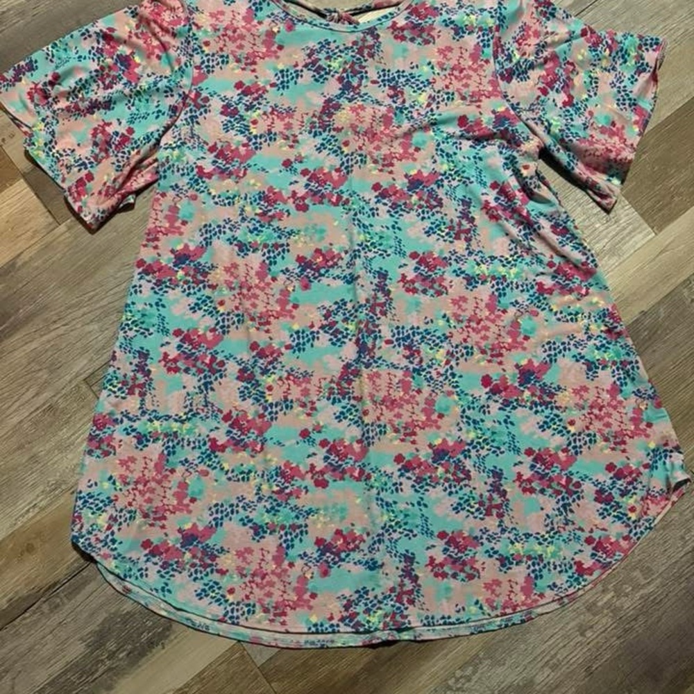 New women’s med shirt
